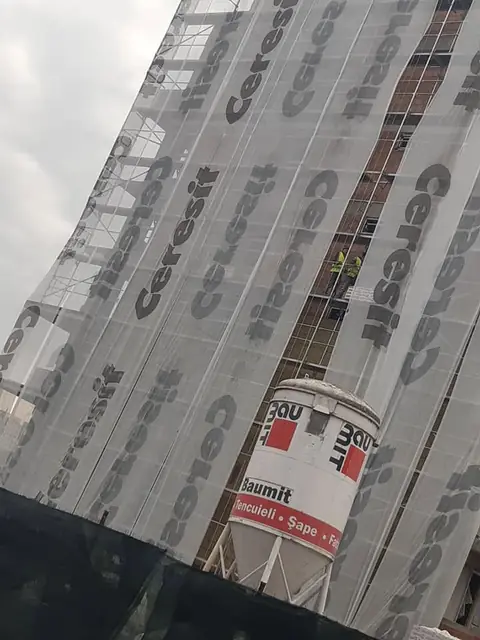 Plasă și masă de șpaclu peste izolație
