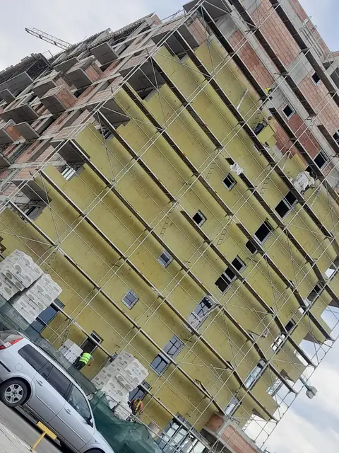 Termosistem cu vată minerală pe un bloc P+9