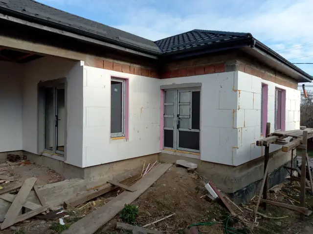 Polistiren montat pe toată casa