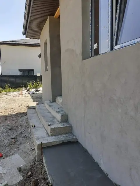 Tencuială de fațadă, înainte de finisaj