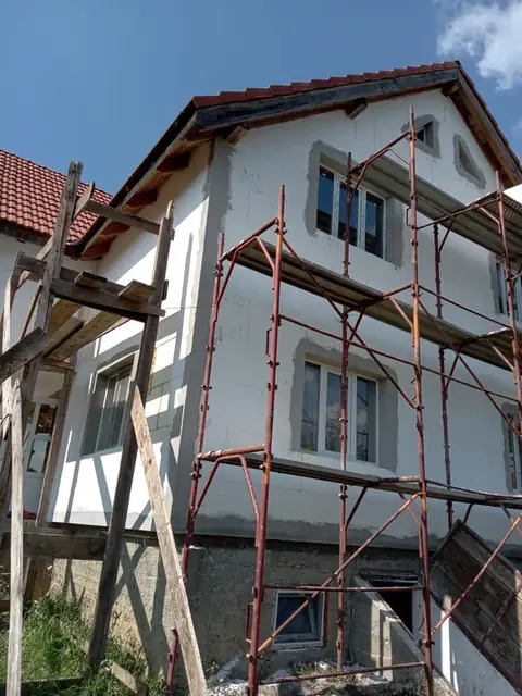 Ancadramente și tencuială decorativă